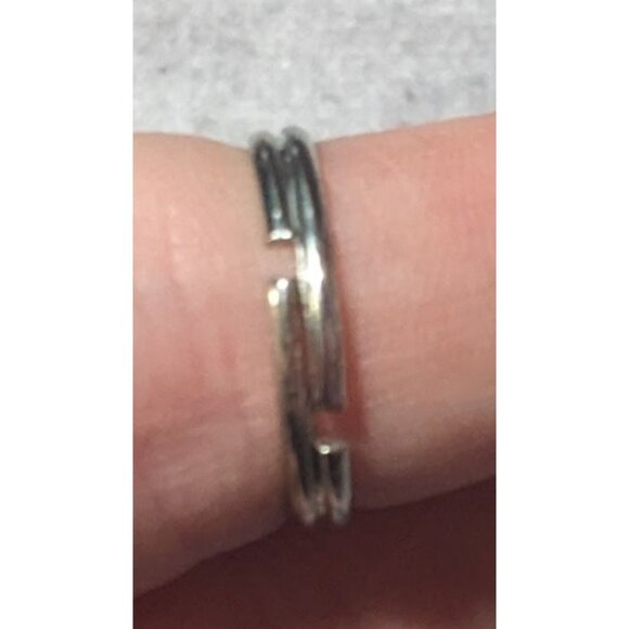 Casual Silver Tone Blue Stone Adjustable Ring Size 6 1/2 - Picture 12 of 13